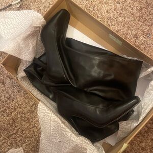 Elegant Black Women's Boots they’re Steve Madden brand new never worn